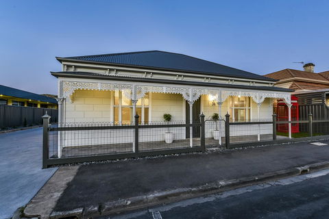 Aloha Central Luxury Apartments - Perth Resorts 12