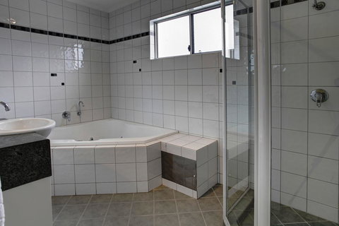 Tasman Beachside Apartment - Perth Resorts 10