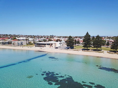 Tasman Beachside Apartment - Perth Resorts 12