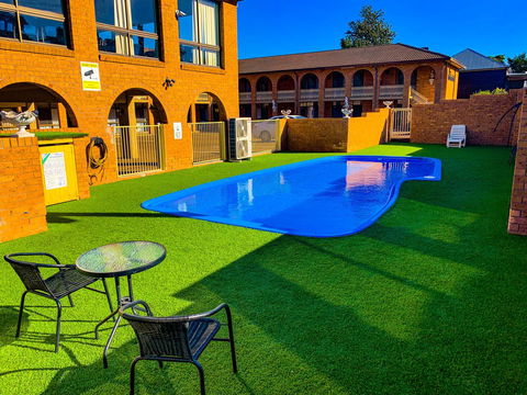 Cumberland Motor Inn - Accommodation Perth 2
