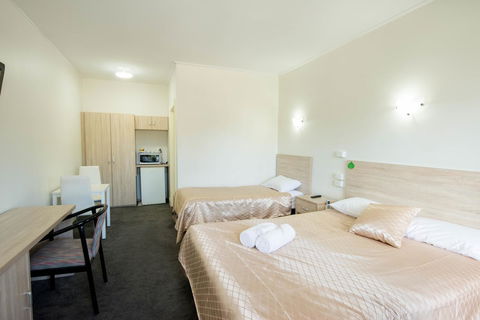 Jacksons Motor Inn - Accommodation Perth 14
