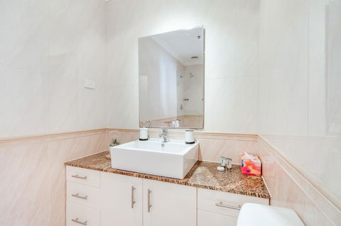 York Apartments On Grenfell - Accommodation Perth 13