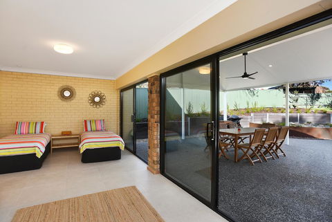 Port Of Call - Port Willunga - C21 SouthCoast Holidays - Perth Resorts 22