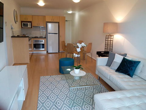 Spacious 4 BR And 2 Bathrooms City Apartment - Accommodation Perth 12