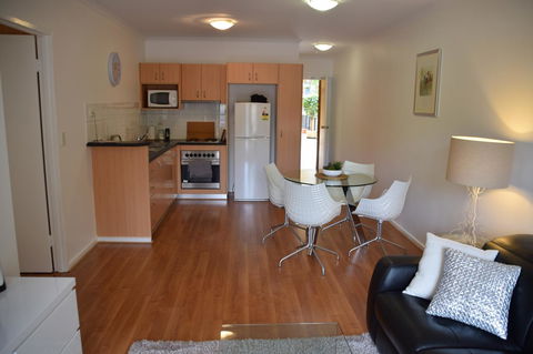 Spacious 4 BR And 2 Bathrooms City Apartment - Accommodation Perth 18