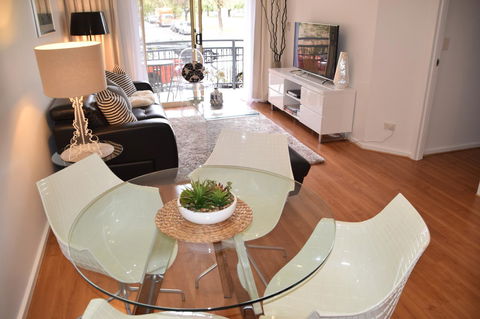 Spacious 4 BR And 2 Bathrooms City Apartment - Accommodation Perth 14