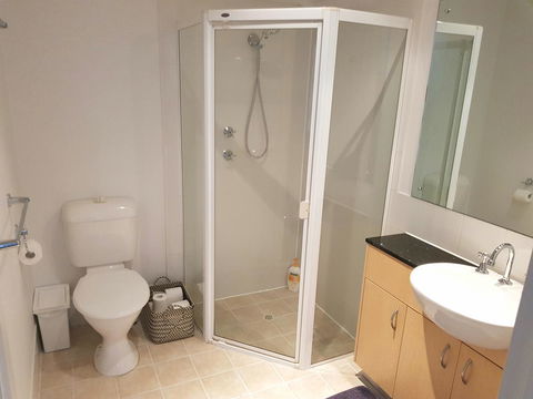 Spacious 4 BR And 2 Bathrooms City Apartment - Accommodation Perth 5