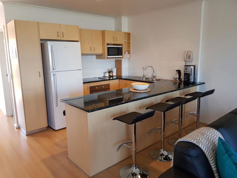 Spacious 4 BR And 2 Bathrooms City Apartment - Accommodation Perth 2