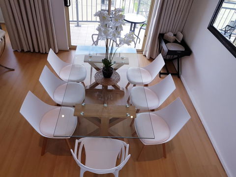 Spacious 4 BR And 2 Bathrooms City Apartment - Accommodation Perth 1