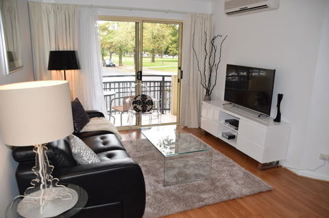 Spacious 4 BR And 2 Bathrooms City Apartment - Accommodation Perth 16