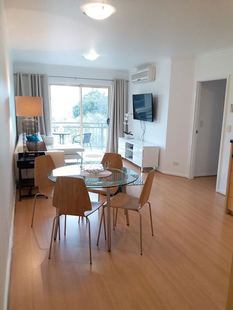 Spacious 4 BR And 2 Bathrooms City Apartment - Accommodation Perth 13