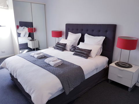 Spacious 4 BR And 2 Bathrooms City Apartment - Accommodation Perth 3