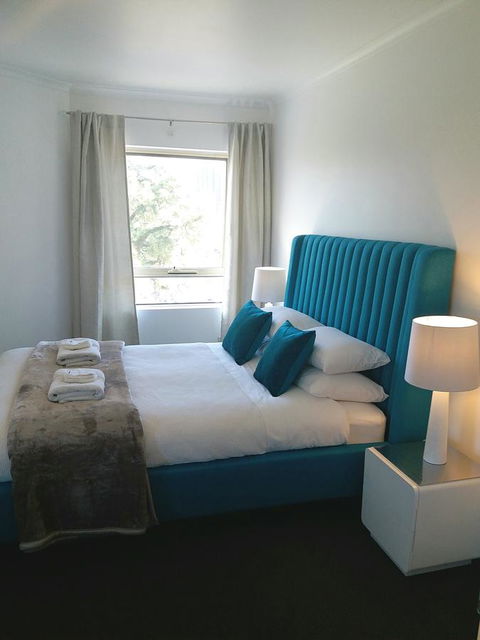 Spacious 4 BR And 2 Bathrooms City Apartment - Accommodation Perth 11