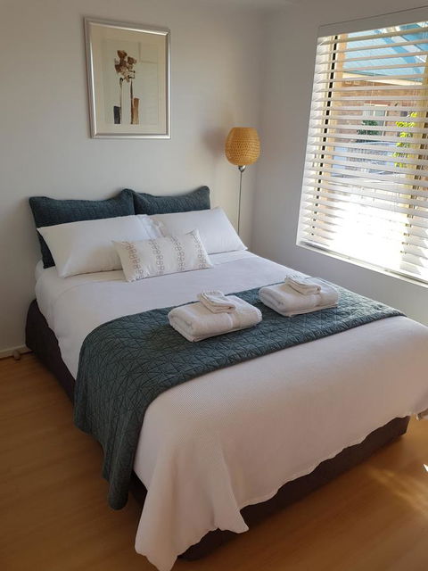 Spacious 4 BR And 2 Bathrooms City Apartment - Accommodation Perth 6