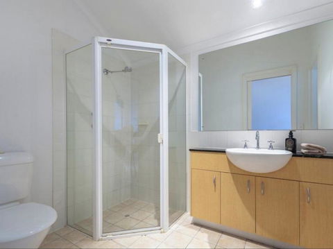 Spacious 4 BR And 2 Bathrooms City Apartment - Accommodation Perth 9