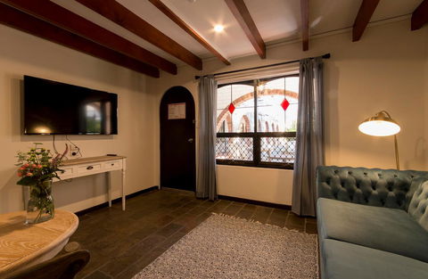 The Manor Basket Range - Accommodation Perth 7