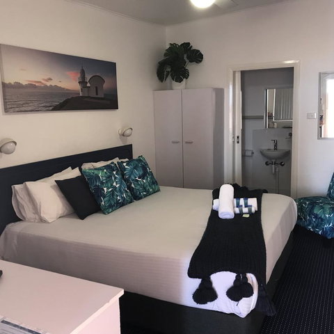 OCEAN BREEZE MOTEL - Accommodation Perth 2