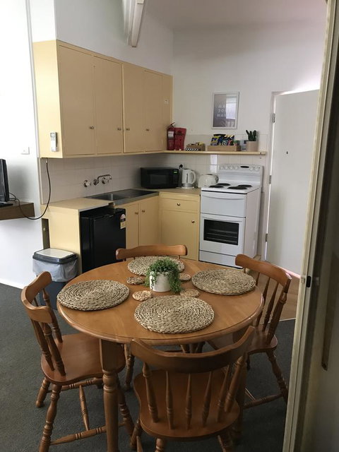 OCEAN BREEZE MOTEL - Accommodation Perth 13