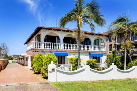 OCEAN BREEZE MOTEL - Accommodation Perth 0