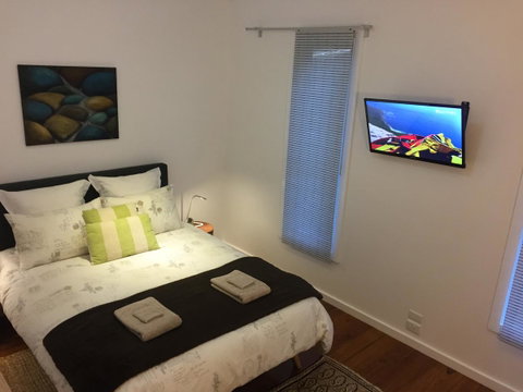 Smiths Lake House - Accommodation Perth 11