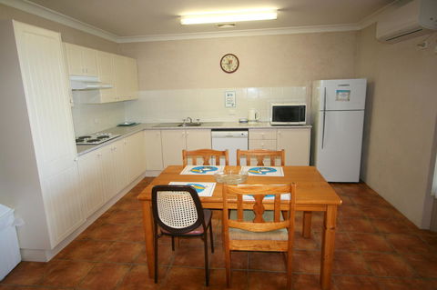 Lake Edge Apartments - Perth Resorts 17