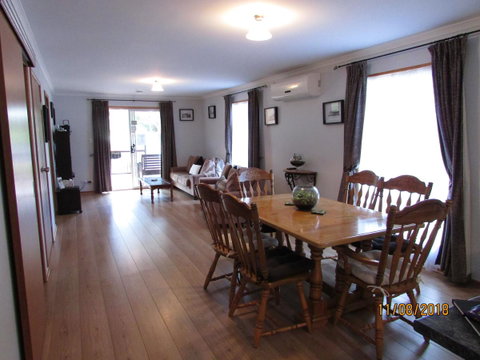 Lazy Days Cottage - Victor Harbor - Accommodation Perth 4