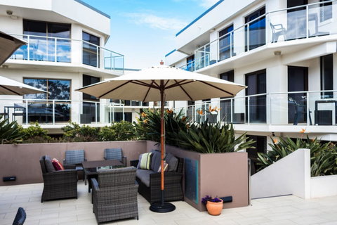 Bayview Beachfront Apartments, In Town Right On The Beach - Accommodation Perth 26