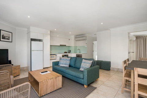Bayview Beachfront Apartments, In Town Right On The Beach - Accommodation Perth 41