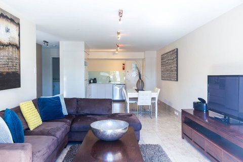 Bayview Beachfront Apartments, In Town Right On The Beach - Accommodation Perth 43