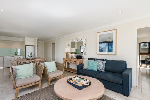 Bayview Beachfront Apartments, In Town Right On The Beach - Accommodation Perth 32