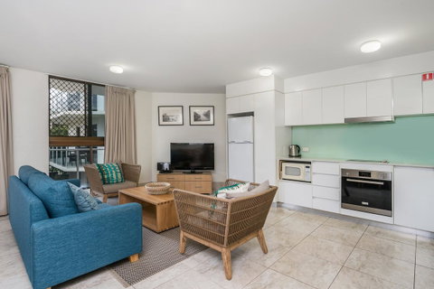 Bayview Beachfront Apartments, In Town Right On The Beach - Accommodation Perth 40