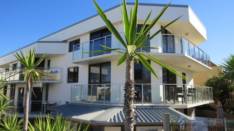 Bayview Beachfront Apartments, In Town Right On The Beach - Accommodation Perth 14