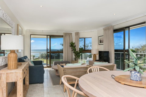 Bayview Beachfront Apartments, In Town Right On The Beach - Accommodation Perth 30