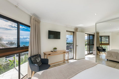 Bayview Beachfront Apartments, In Town Right On The Beach - Accommodation Perth 33