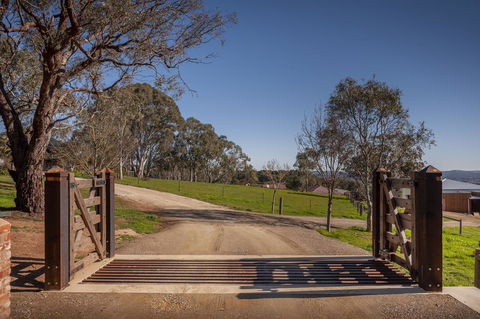 Angaston Saleyards Luxury Accommodation - Perth Resorts 31
