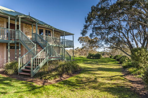 Angaston Saleyards Luxury Accommodation - Perth Resorts 11