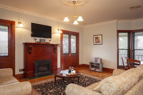 Angaston Saleyards Luxury Accommodation - Perth Resorts 8