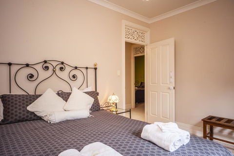 Angaston Saleyards Luxury Accommodation - Perth Resorts 3