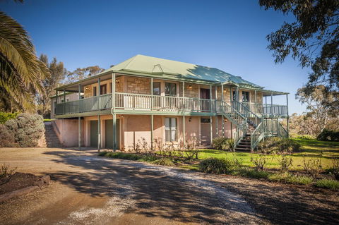 Angaston Saleyards Luxury Accommodation - Perth Resorts 0