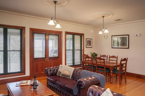 Angaston Saleyards Luxury Accommodation - Perth Resorts 7