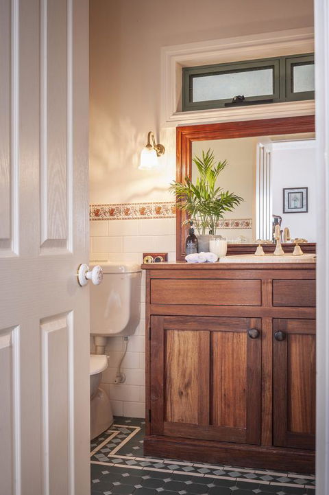 Angaston Saleyards Luxury Accommodation - Perth Resorts 9