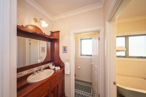 Angaston Saleyards Luxury Accommodation - Perth Resorts 14