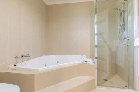 Mick O\'Sheas - Accommodation Perth 22