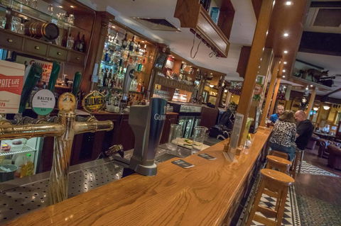 Mick O\'Sheas - Accommodation Perth 11