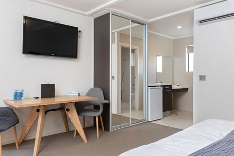 Mick O\'Sheas - Accommodation Perth 1