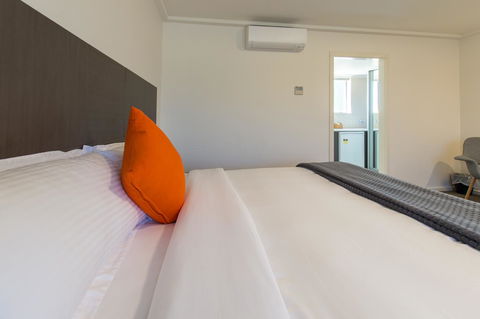 Mick O\'Sheas - Accommodation Perth 15