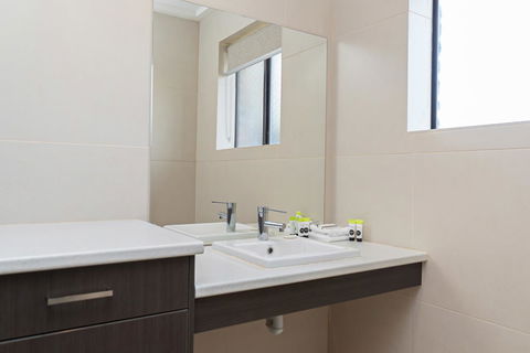Mick O\'Sheas - Accommodation Perth 2