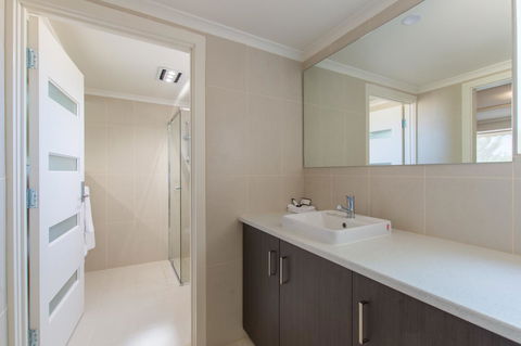 Mick O\'Sheas - Accommodation Perth 28