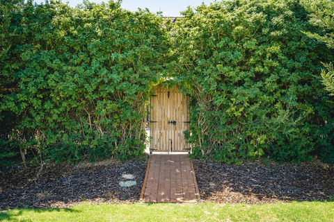 Mick O\'Sheas - Accommodation Perth 32