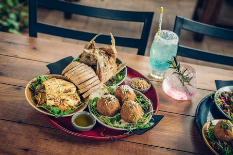 Mick O\'Sheas - Accommodation Perth 10
